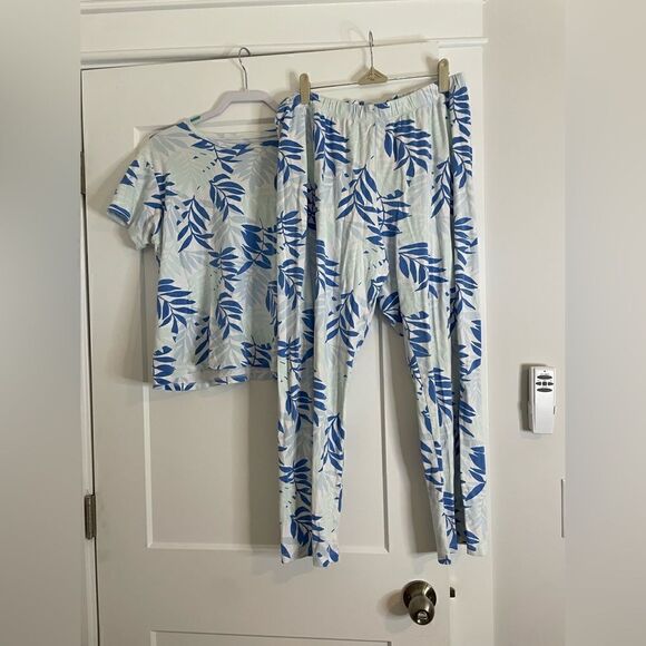 Sail to Sable Adult Pajamas Leaf Print - Picture 4 of 4